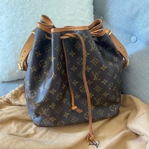 LOUIS VUITTON Monogram NOE Petit Bucket Bag